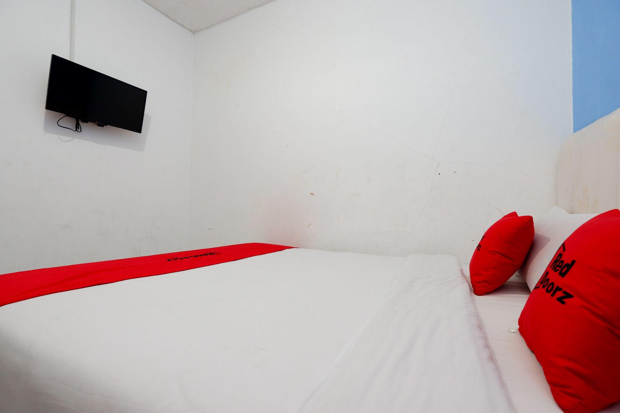 RedDoorz Near Kota Lama Semarang Zewnętrze zdjęcie