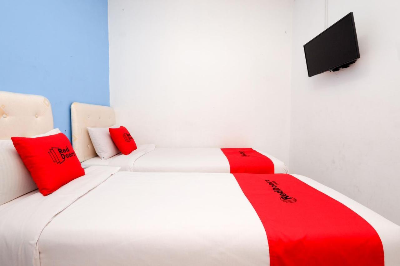 RedDoorz Near Kota Lama Semarang Zewnętrze zdjęcie
