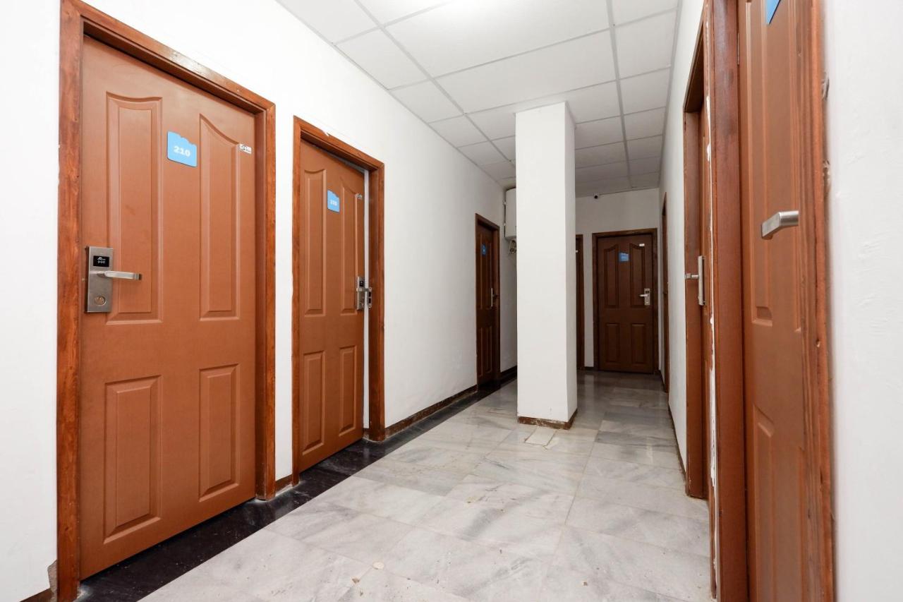 RedDoorz Near Kota Lama Semarang Zewnętrze zdjęcie