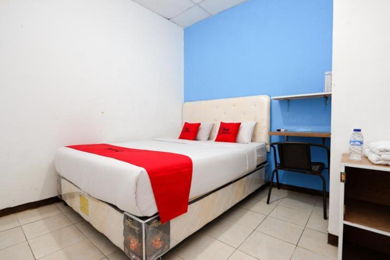 RedDoorz Near Kota Lama Semarang Pokój zdjęcie