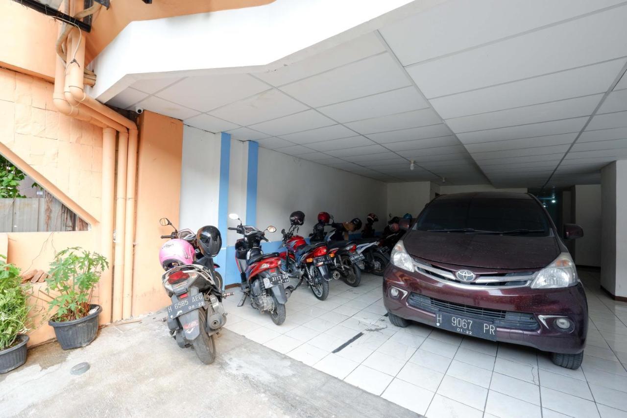 RedDoorz Near Kota Lama Semarang Zewnętrze zdjęcie