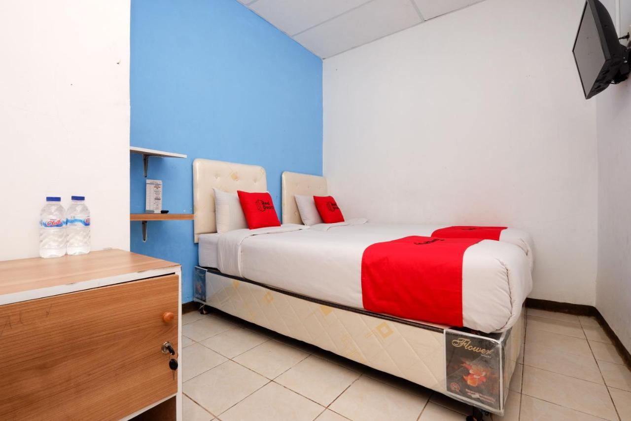RedDoorz Near Kota Lama Semarang Zewnętrze zdjęcie