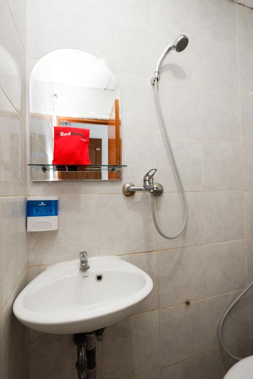 RedDoorz Near Kota Lama Semarang Zewnętrze zdjęcie
