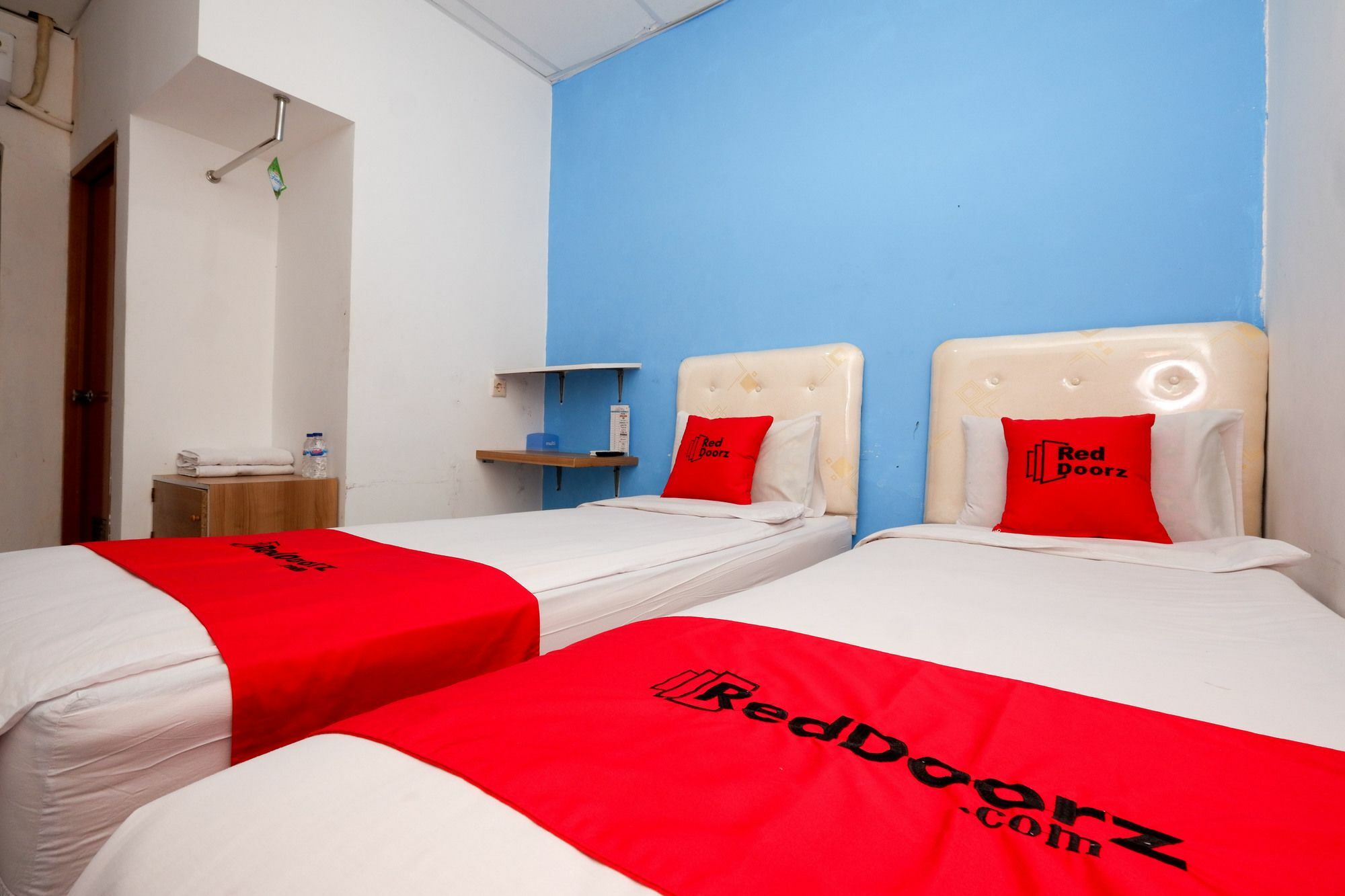 RedDoorz Near Kota Lama Semarang Zewnętrze zdjęcie
